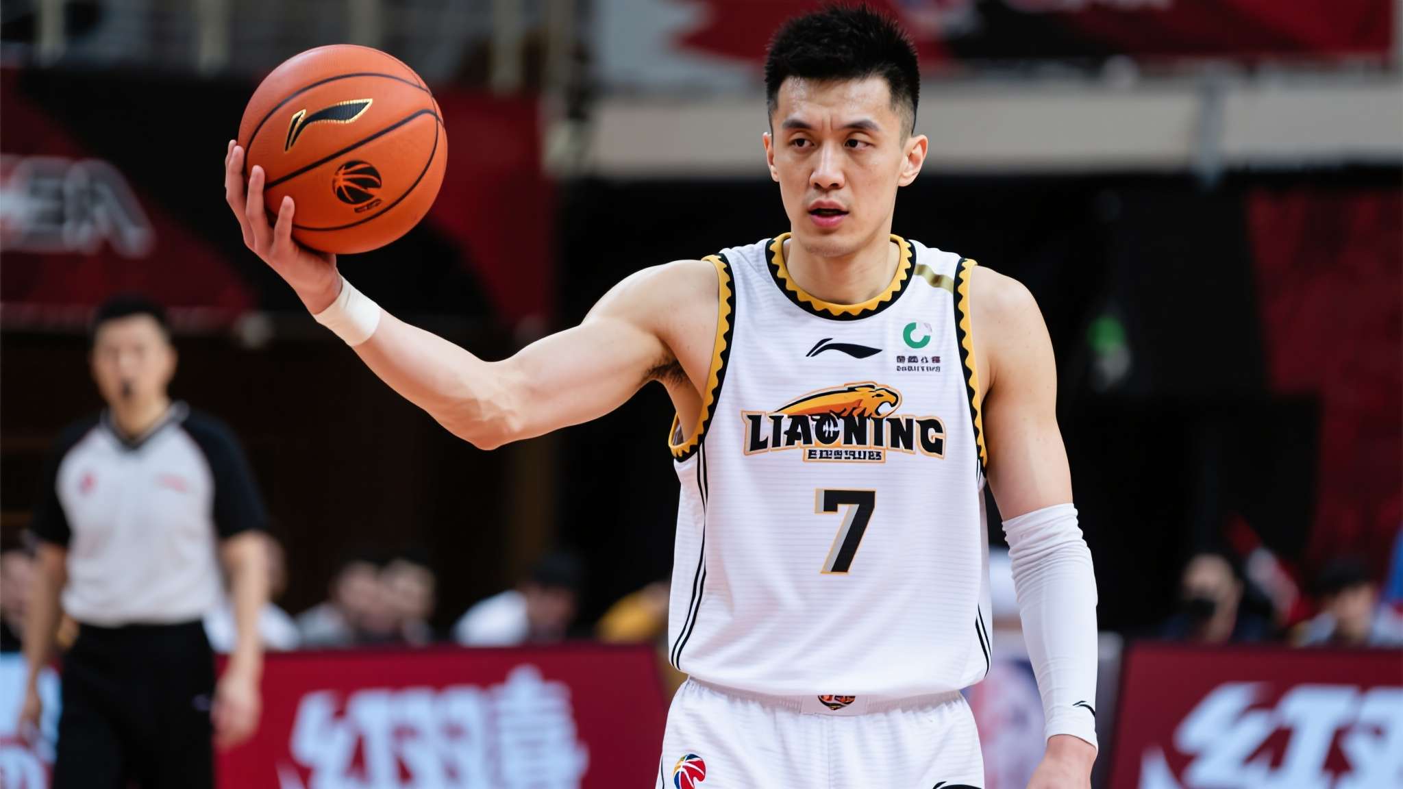 作为曾经CBA最具统治力的本土后卫之一，郭艾伦本赛季的表现令人担忧。无论是得分、